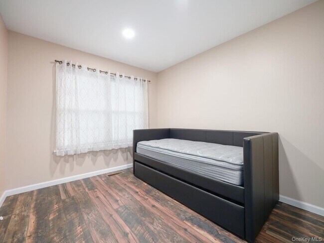 Building Photo - 276 Temple Hill Rd