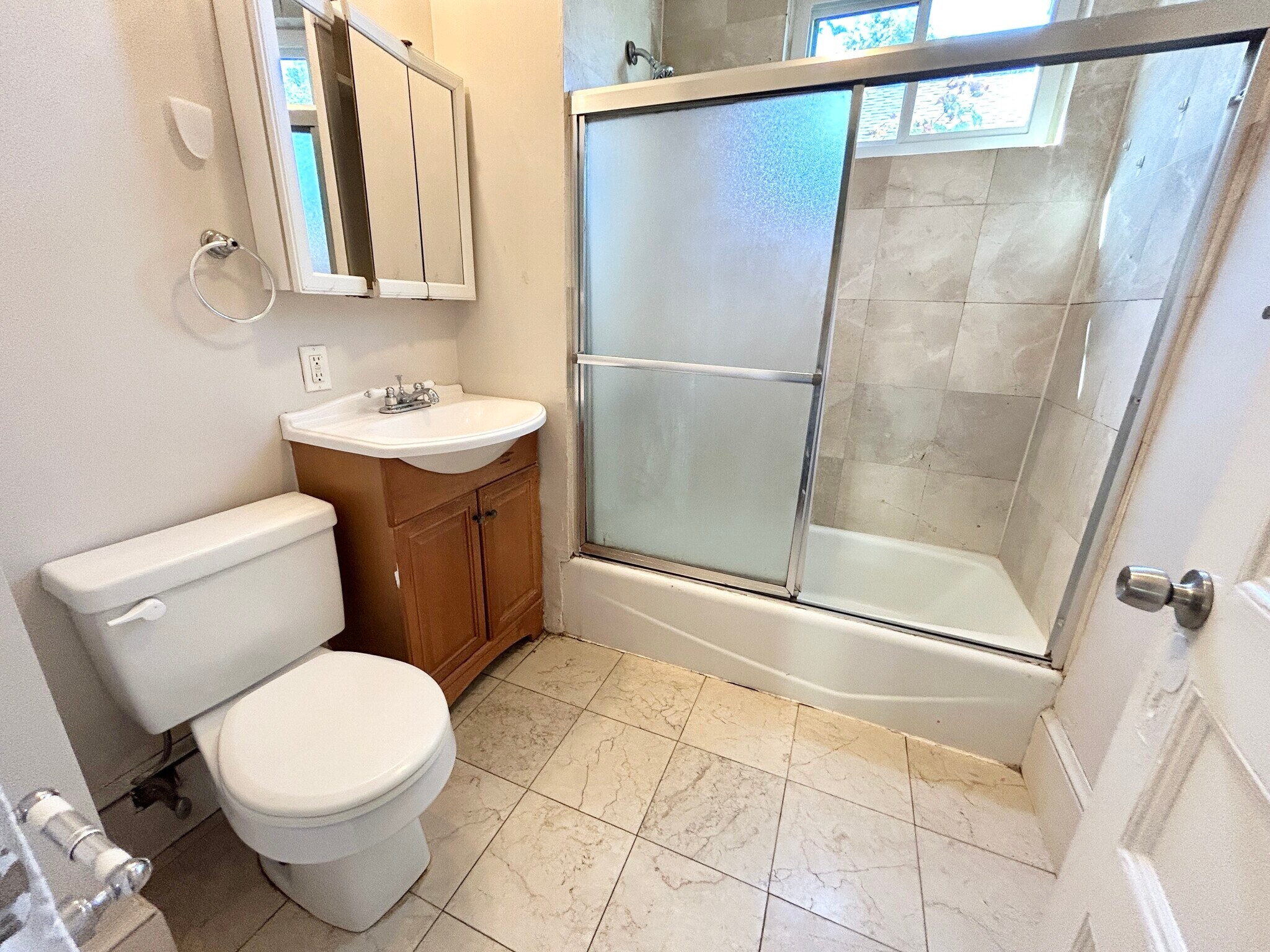 Building Photo - 111 Hillside St