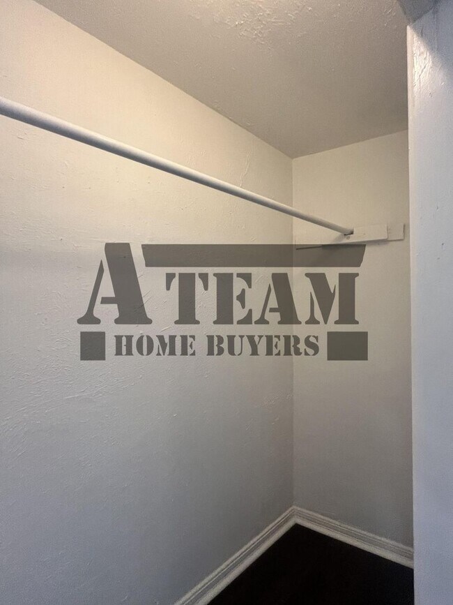 Building Photo - Fully Remodeled 3 Bedroom 2 Bathroom