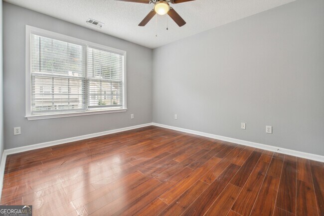 Building Photo - 4084 Howell Park Rd