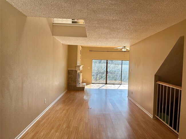 Building Photo - 18210 Bal Harbour Dr