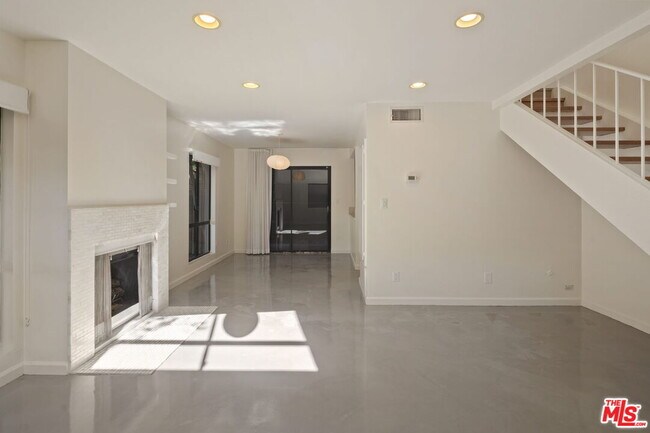 Building Photo - 3010 Colorado Ave