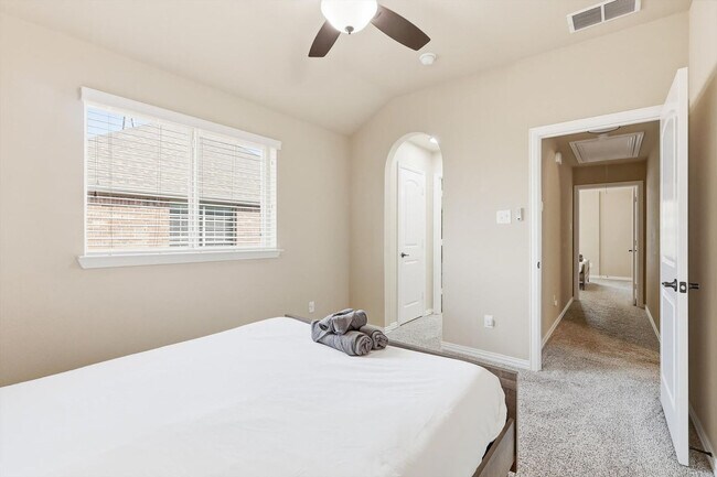 Building Photo - 1370 Pelican Dr