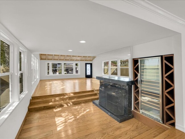 Building Photo - 9654 Wendover Dr