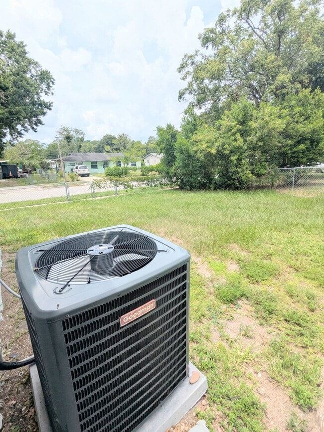 Building Photo - 3Bedroom+BONUS, 2 bath Daytona Beach