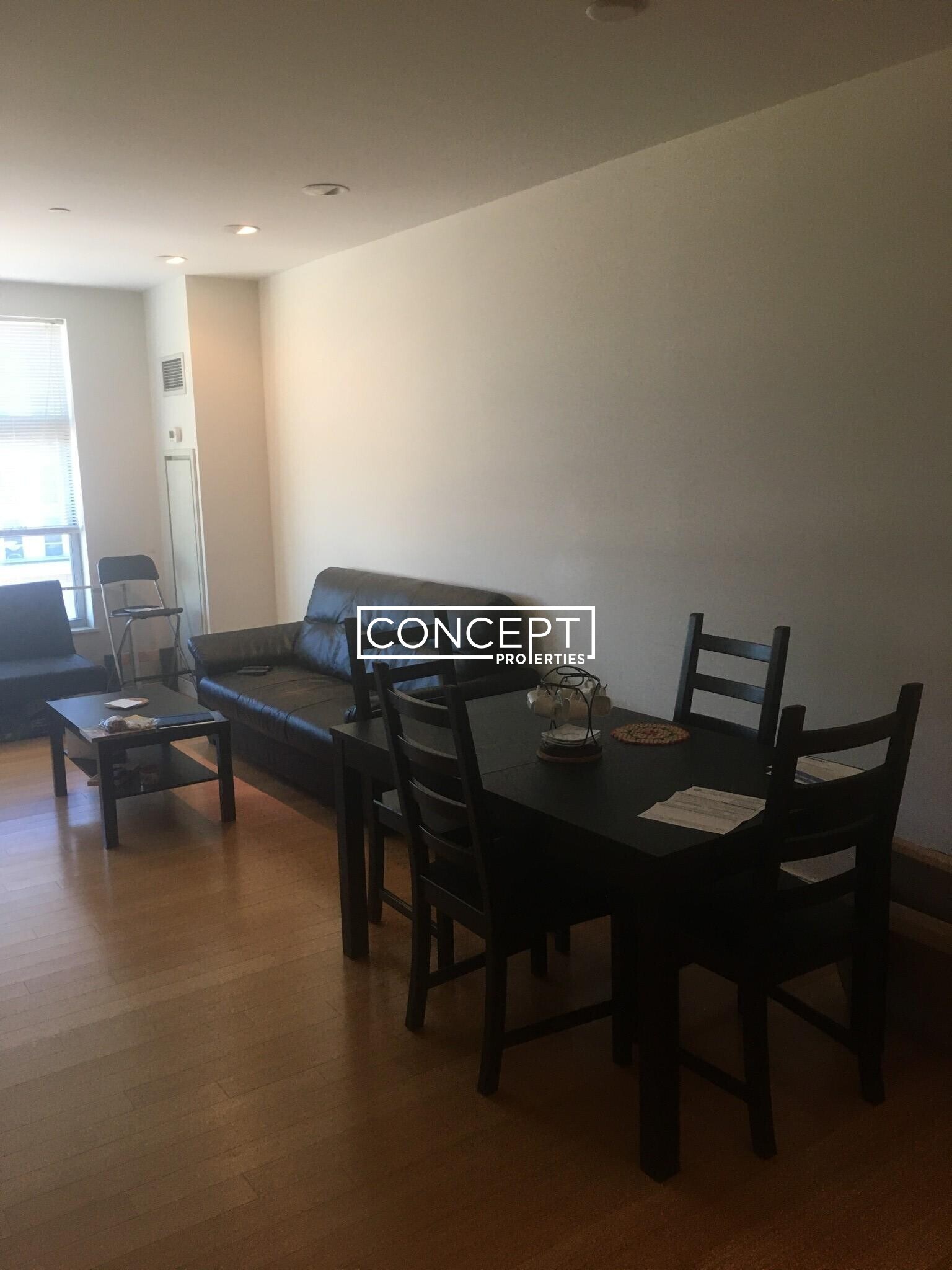 Building Photo - 601 Albany St