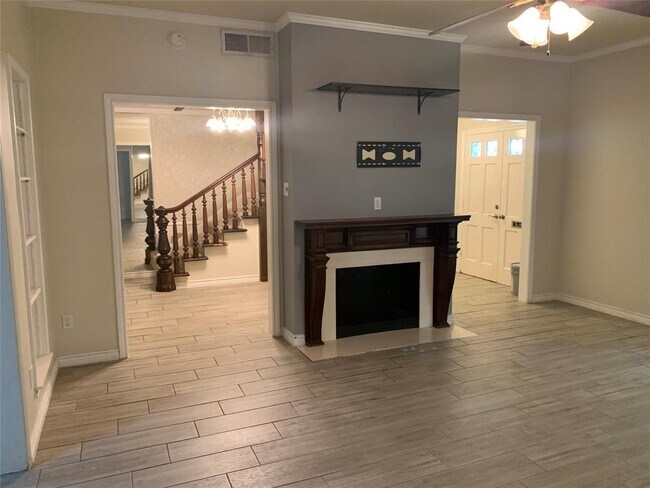 Building Photo - 1817 Saxony Ln