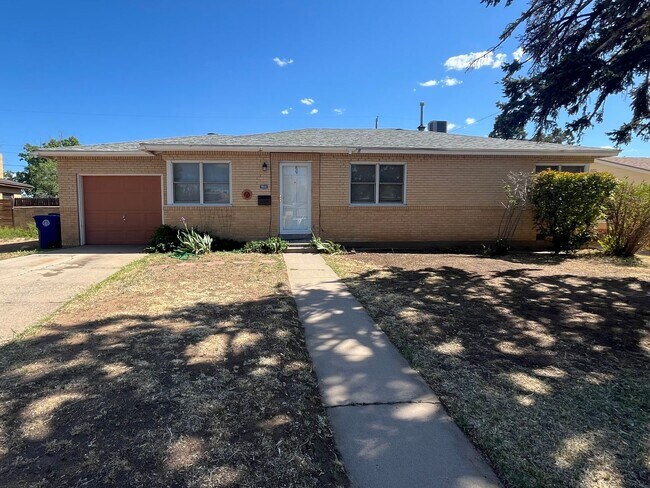 Primary Photo - Quaint 3 Bedroom 2 Bathroom Home In The NE!