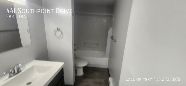 Building Photo - 44 Southpoint Dr