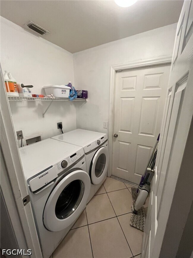 Building Photo - 301 SE 25th Ln