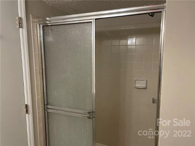 Building Photo - 9520 Shannon Green Dr