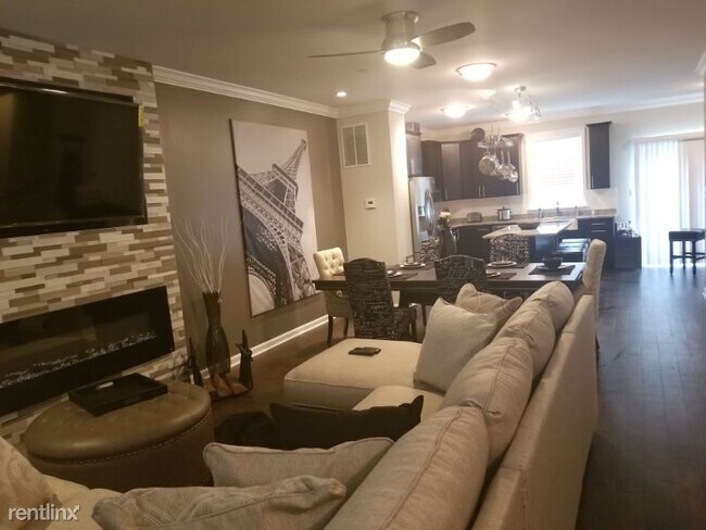 Primary Photo - 4 br, 3.5 bath Townhome - 4 Woodcrest Dr SE