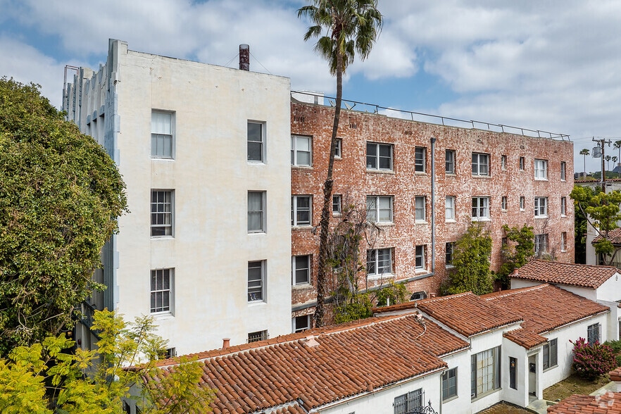 Building Photo - 1236 N Flores St