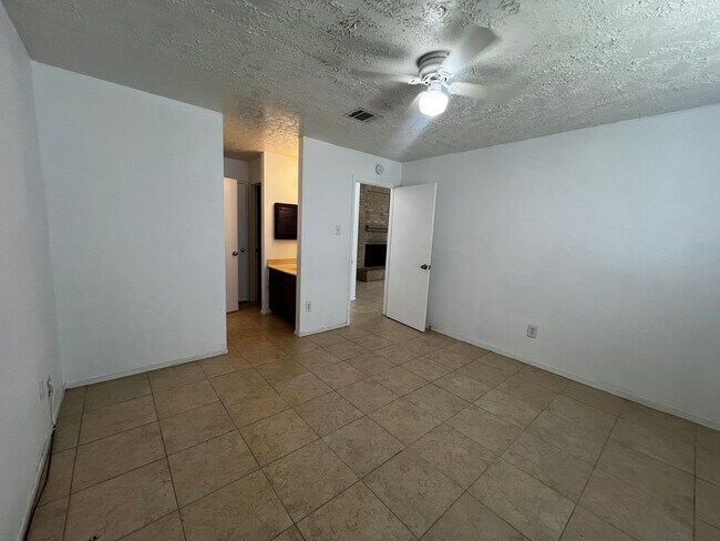 Building Photo - 2 Bedroom 2 Bath in Missouri City, Tx