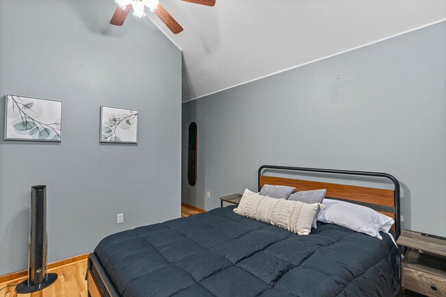 Building Photo - 2422 Cedar Crest Dr