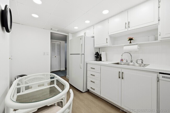 Building Photo - 3450 S Ocean Blvd