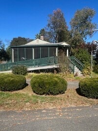 Building Photo - 316 Davis St