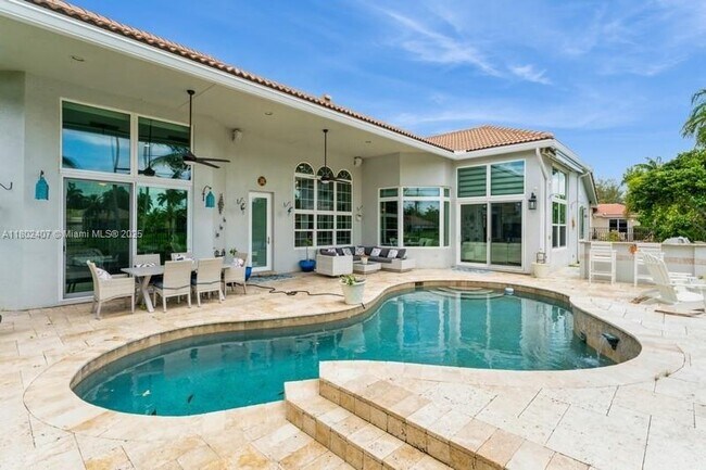 Building Photo - 2708 Meadowood Dr