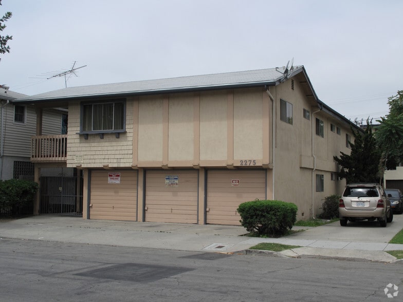 Primary Photo - 2275 PINE AVE, LLC