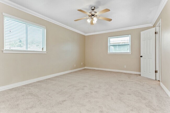 Building Photo - Updated 4-Bedroom, 2-Bath Home in RISD