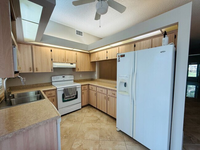Building Photo - 2843 Thaxton Dr