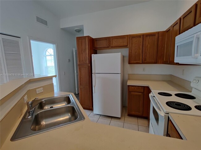 Building Photo - 3211 Laurel Ridge Cir