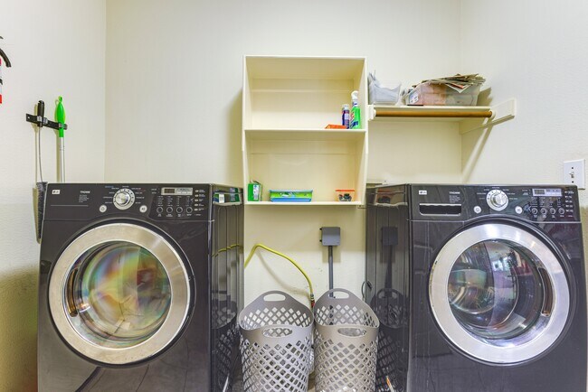 Building Photo - 618 Bending Bough Dr