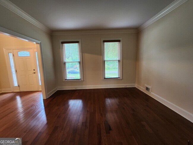 Building Photo - 270 S Shore Dr