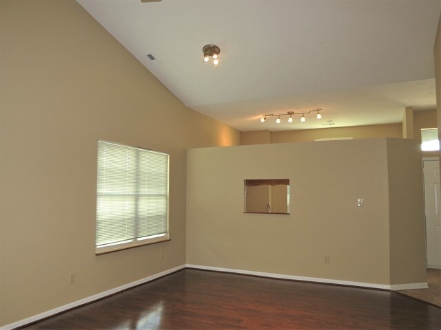 Building Photo - 10634 Bartley Dr