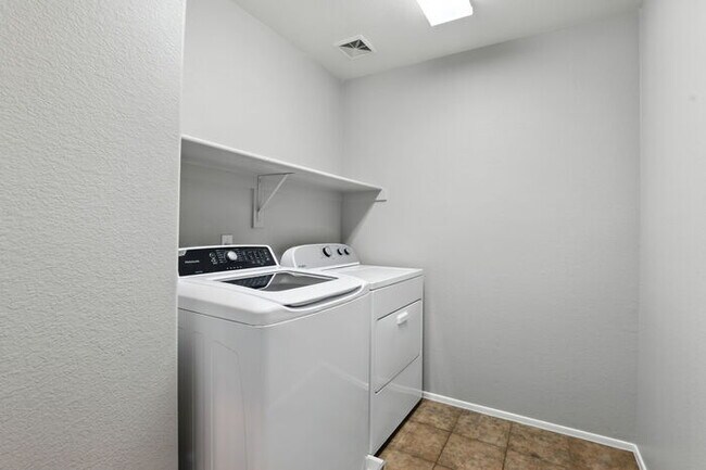 Building Photo - 21116 Avenida Del Valle Ct