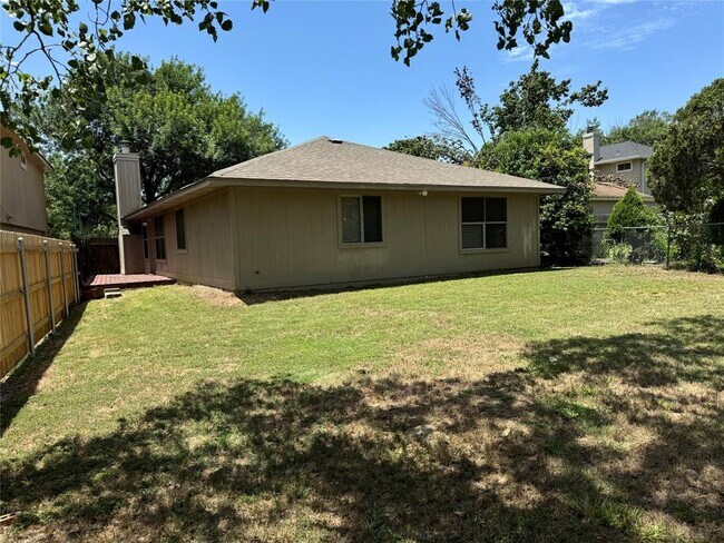 Building Photo - 8628 Piney Creek Bend