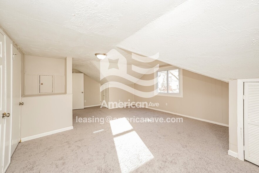 Building Photo - 4304 E 164th St