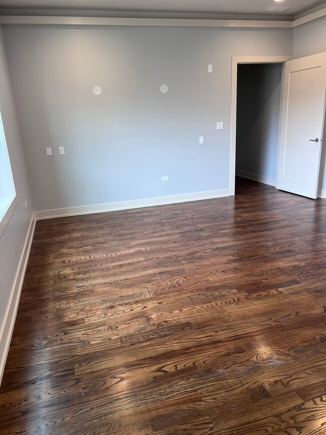 Building Photo - 1208 E 64th St