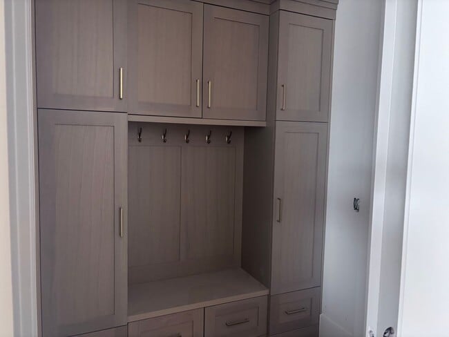 Building Photo - Beautiful custom single story in Moorland Park with pool