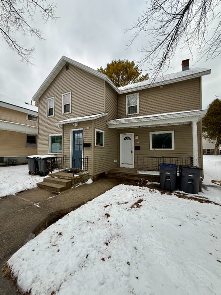 Building Photo - 406 Center Ave