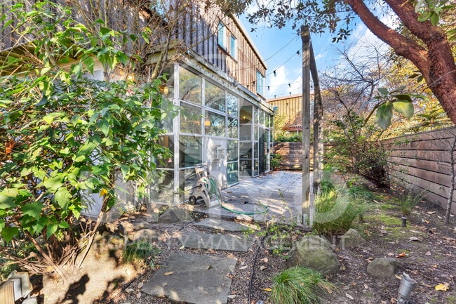 Building Photo - 6100 Adeline St