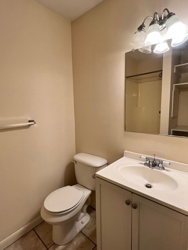 Building Photo - 2204 Merle St