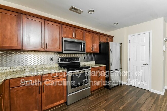 Building Photo - 5150 Trump St