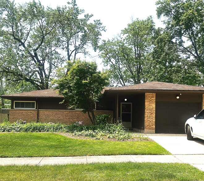 Primary Photo - 359 Waverly St