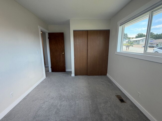 Building Photo - 209 Goldcrest St NW