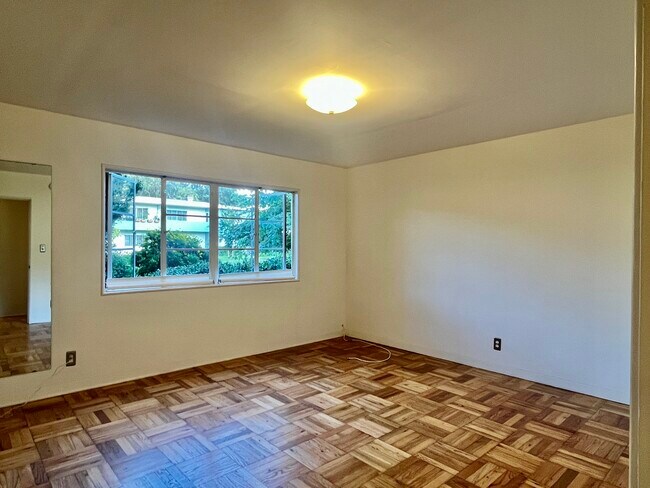 Building Photo - 5205 Village Grn