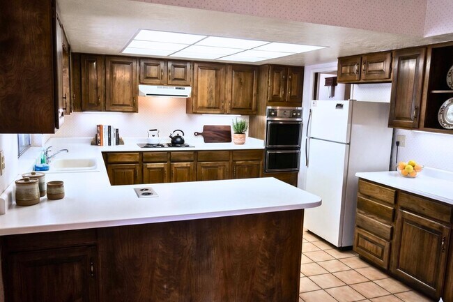 Building Photo - 10442 W Avalon Dr