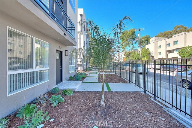 Building Photo - 11726 Hamlin St