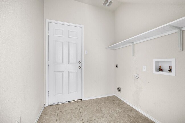 Building Photo - 1414 Fawn Lily Dr