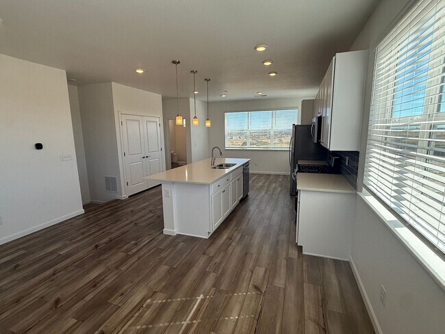 Building Photo - BRAND NEW 3 bedroom townhome in Castle Pines!