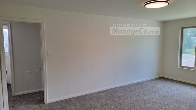 Building Photo - Large Bountiful 2 Bed with Garage