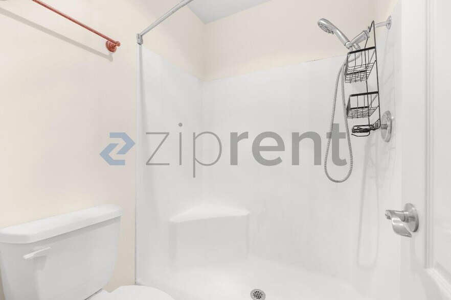 Building Photo - Unit 226