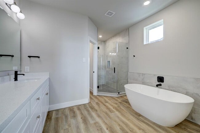 Building Photo - 5822 Cebra St