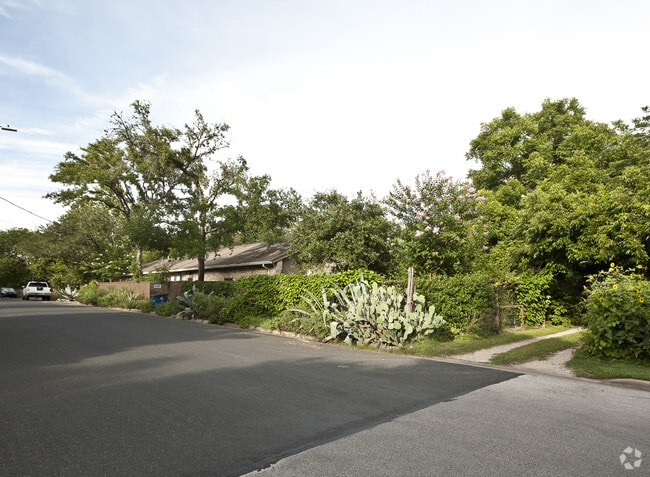 Building Photo - 2411 Kinney Rd