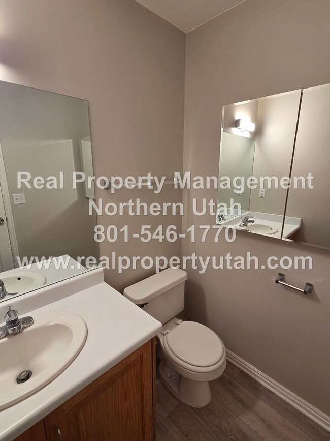 Building Photo - Updated 5 Bedroom 5 Bath Home in Layton Available!